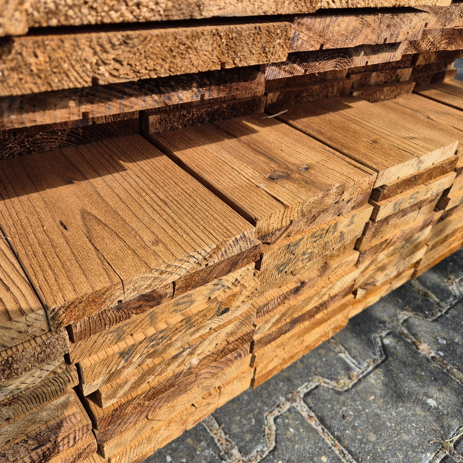 Partij Thermo Vuren Geborstelde Planken 3300-3600-4200x140x18mm