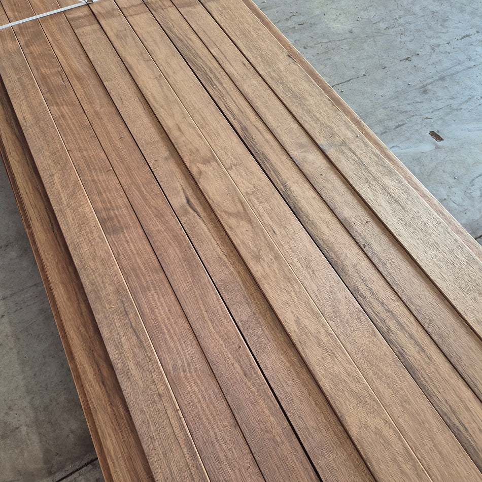 Partij Thermo Frake Geschaafde Planken diverse maten 2750-3030-3330-3340-3600x90-140x19mm