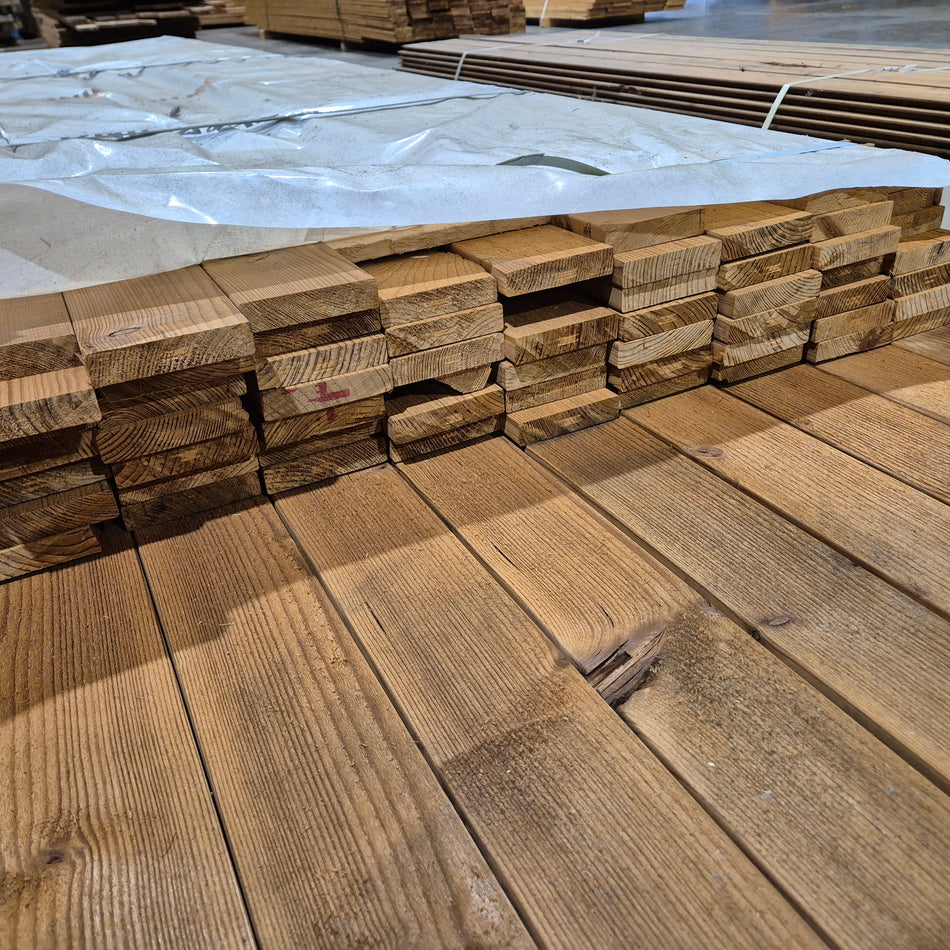 Partij Thermo Vuren planken geborsteld 3300-4800x90x20mm